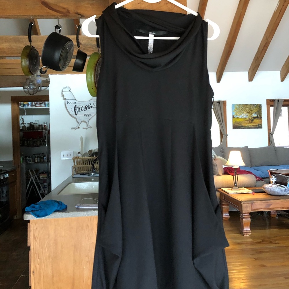 Black dress WITH POCKETS 💕